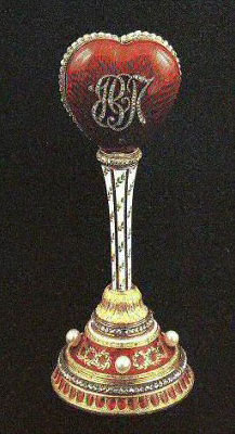 Розово-лиловое яйцо с тремя миниатюрами. 1897 г.
